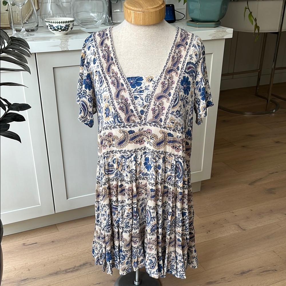 VGUC Biba boho style paisley flutter sleeve dress in blue and purple on cream